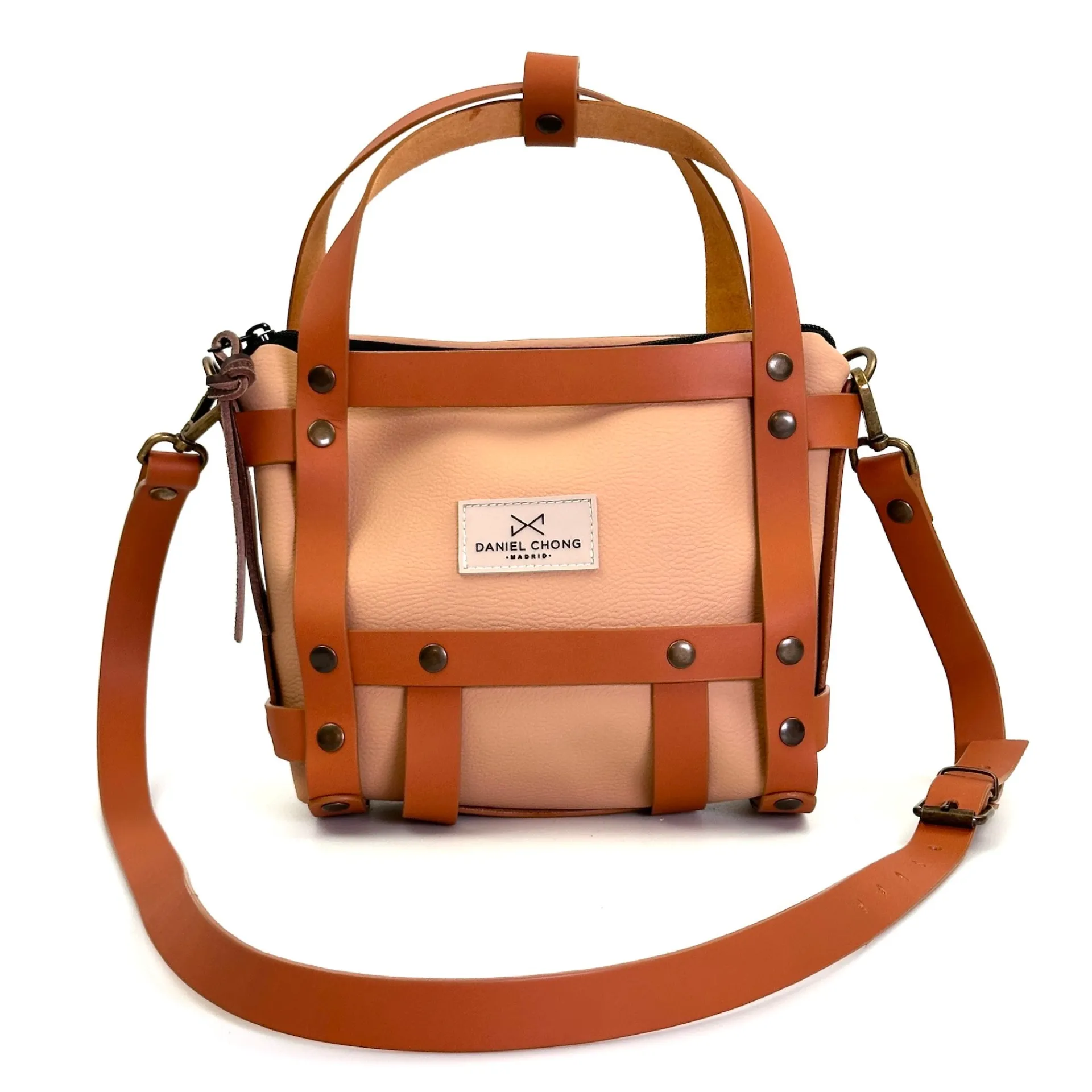 Daniel Chong BOLSO ARNÉS PIEL AVELLANA* Bolsos Arnés