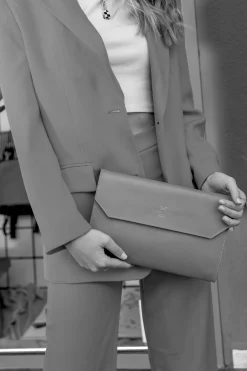 Daniel Chong Sobre de piel* Bolsos De Piel